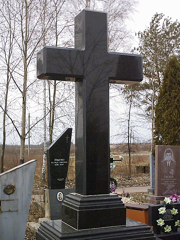 Памятник с крестом 8